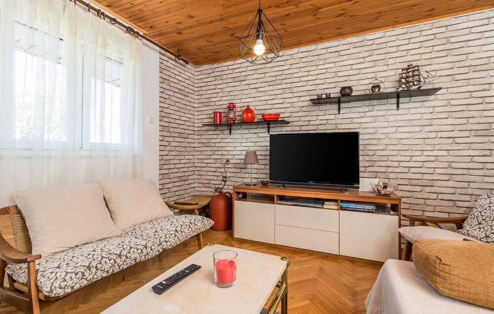 Stunning Home In Karlobag With Wifi
