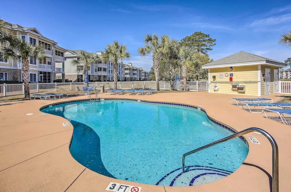 Screened-in Patio: Myrtle Beach Golf Condo
