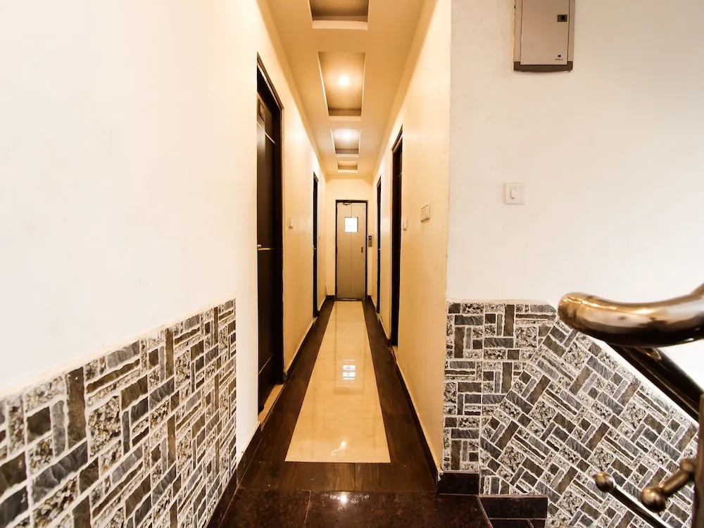 OYO 9907 Hotel Sanskar Palace