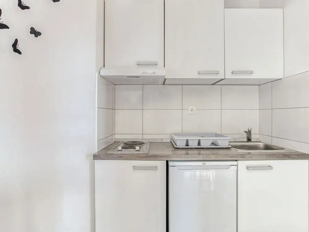 Simplistic Holiday Home in Sumartin near Sea Beach