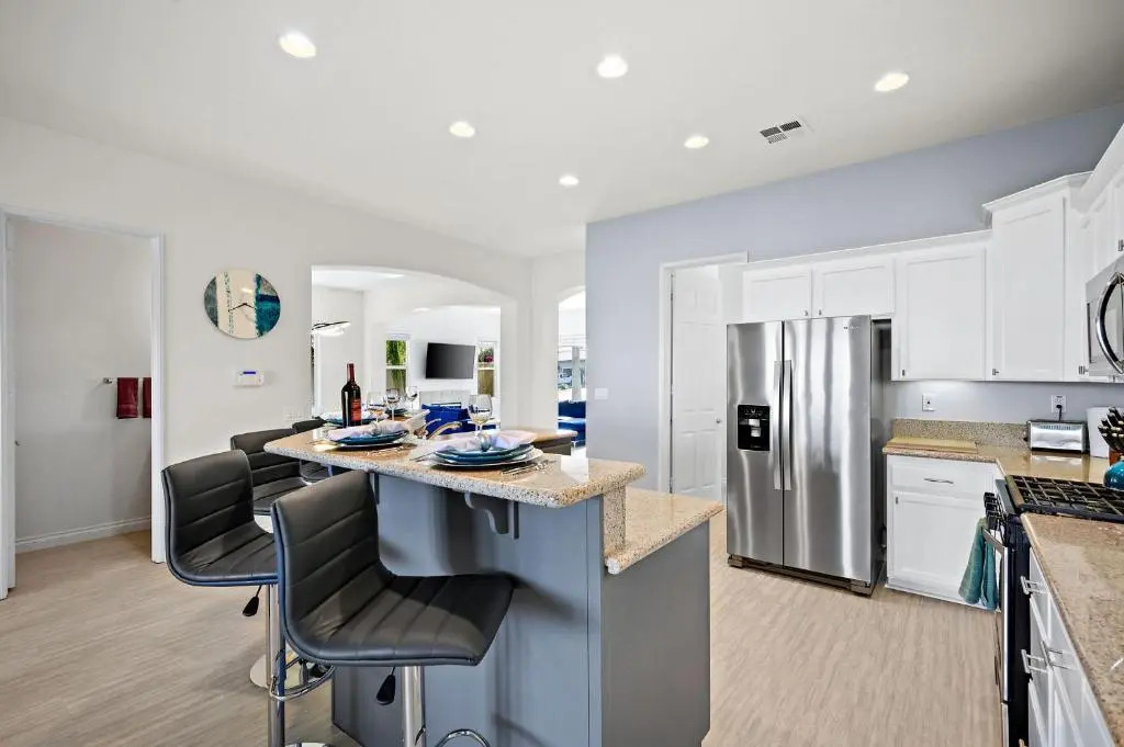 New Listing Luxurious Getaway Near Polo Fields home of Coachella, Stagecoach Sleeps 11 Pool,Parking, Golf, Spa, Coffee