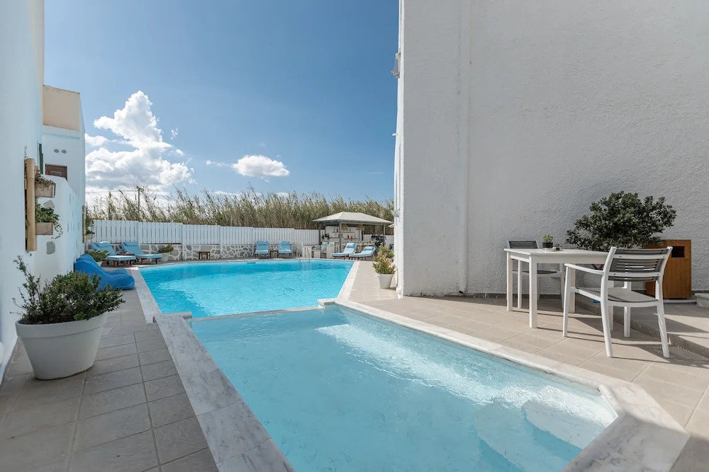 "Makava Suites" Your Luxe Urban Sanctuary