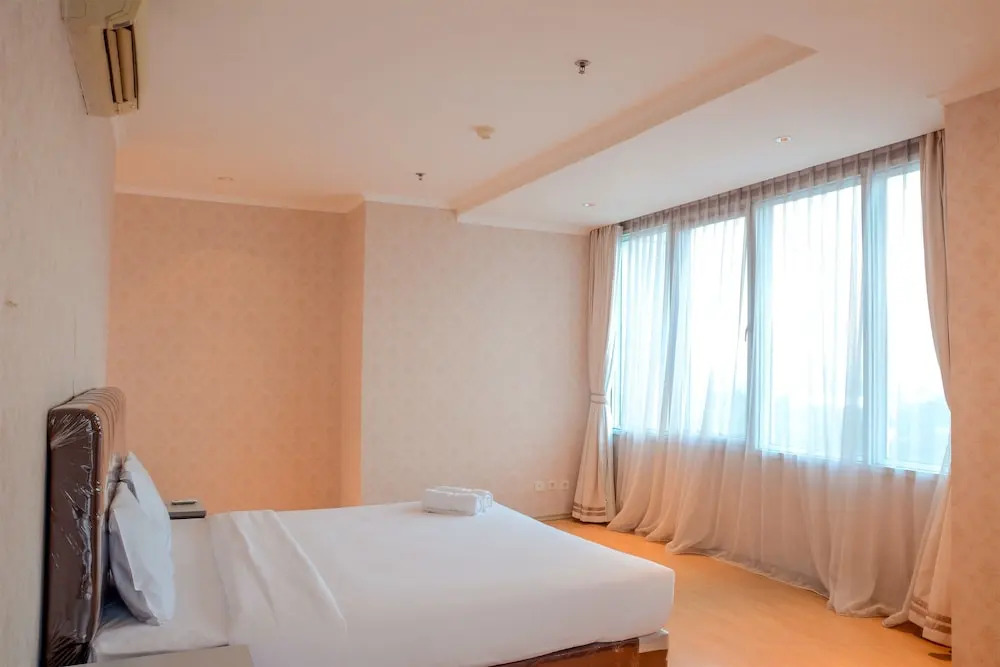 Spacious FX Residence with Mall Access