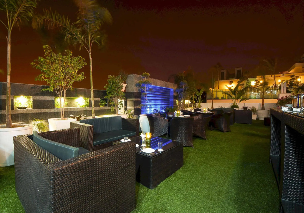 Hotel Star Palace - Near Karol Bagh Metro