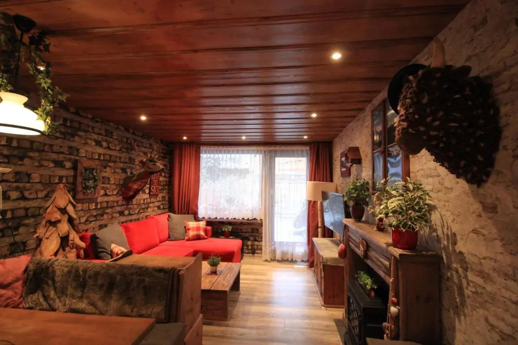 Maisalm, Apt 4