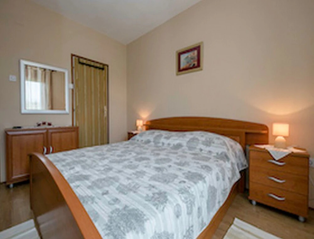 Apartments & Rooms Green Bay