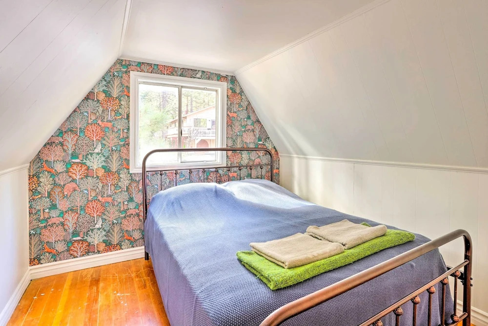 Cozy Home, 1/2 Mi to Downtown, 4 Mi to Hikes!