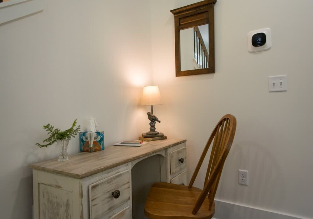 Charming 3BR w Balconies Walk to Flat Rock Playhouse