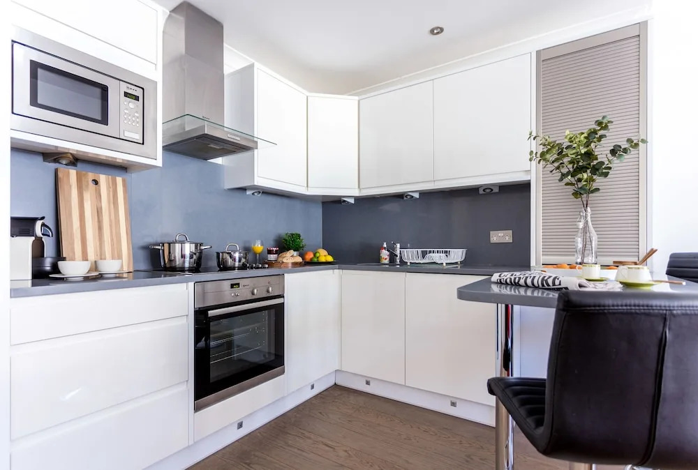 Gloucester Terrace by Lime Street