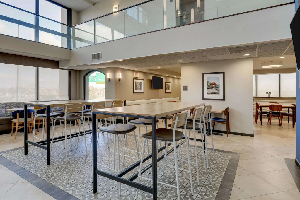 Drury Inn & Suites St. Louis St. Peters