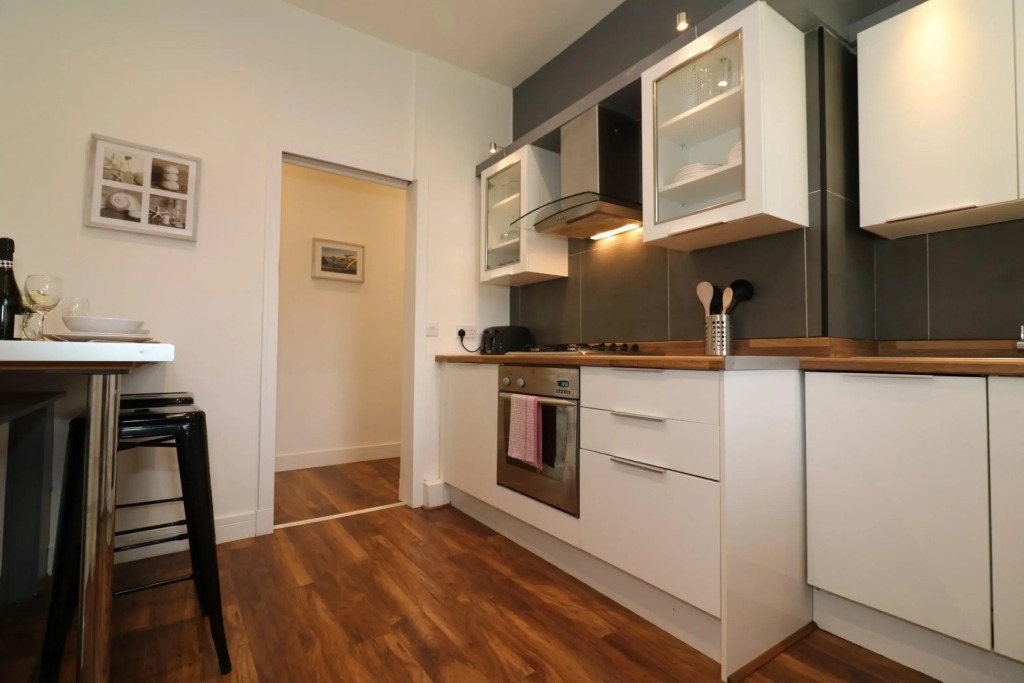 Railway Cottage - Maryhill