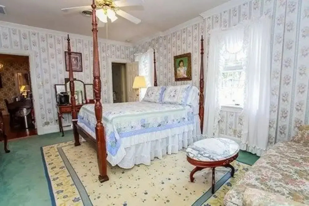 The Virginia Cliffe Inn
