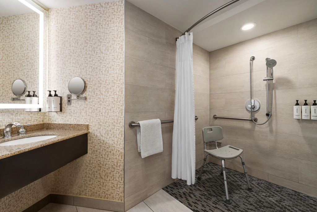 Crowne Plaza Edison by IHG