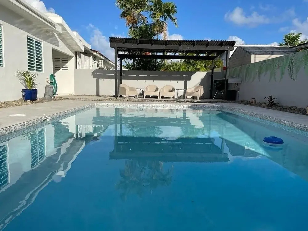 Walk to Beach or Swim in the Pool, 4 Bedrooms 4 Home by Redawning