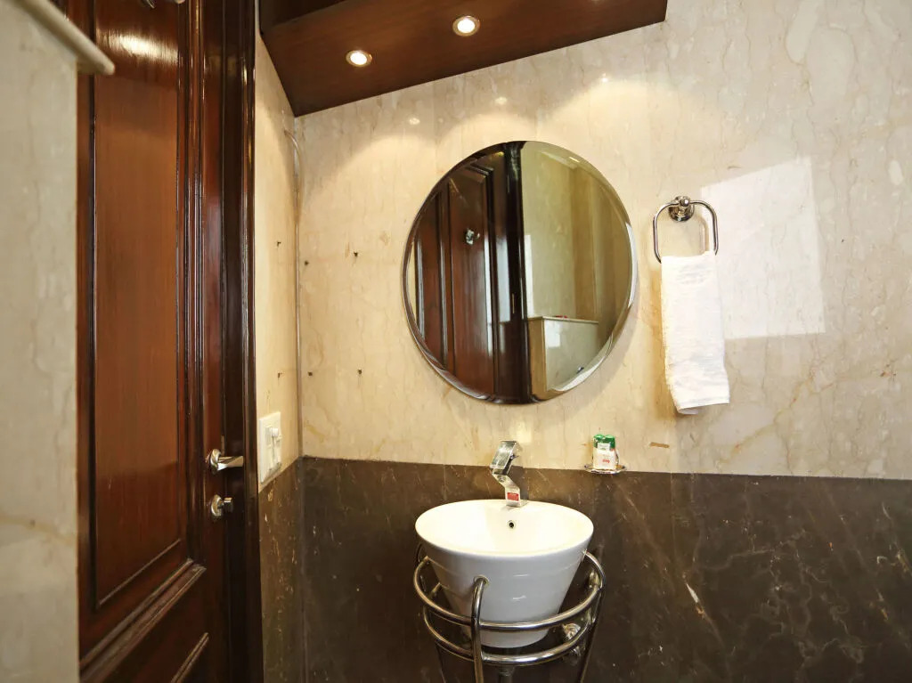 OYO Flagship 5265 Hauz Khas Metro
