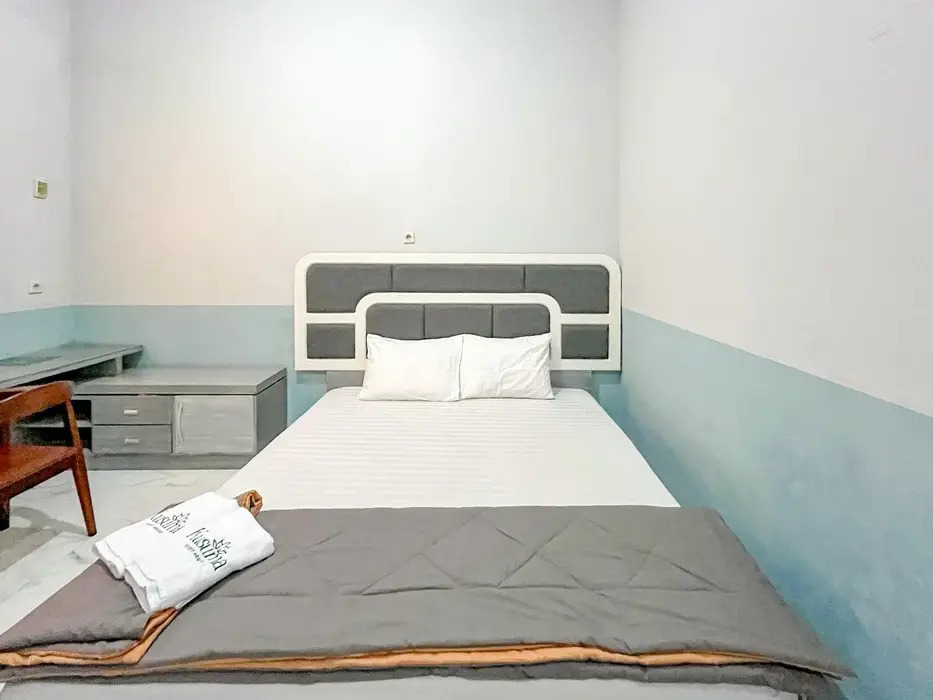Kusuma Guest House Jombang RedPartner near Station Jombang