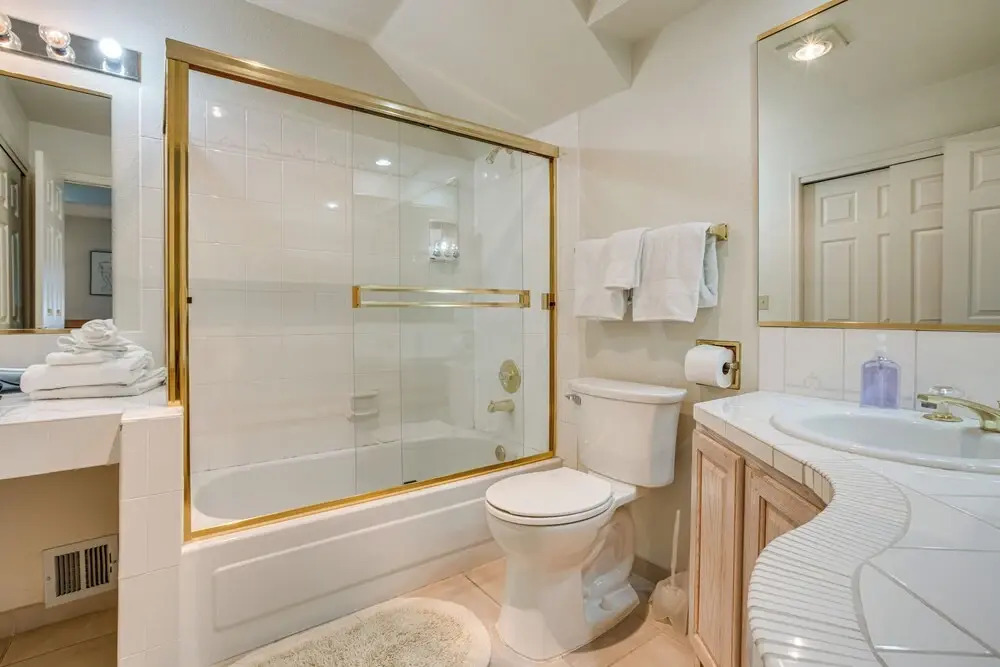 < 1 Mi to Diamond Peak: Townhome w/ Lake Views