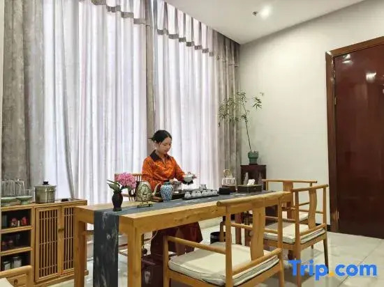 Zhengzhou East Railway Station E-unit  International Hotel