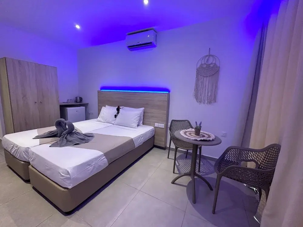 Sun Plaza Suites
