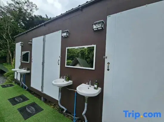 Nahm Khao Sok Hostel and Camping