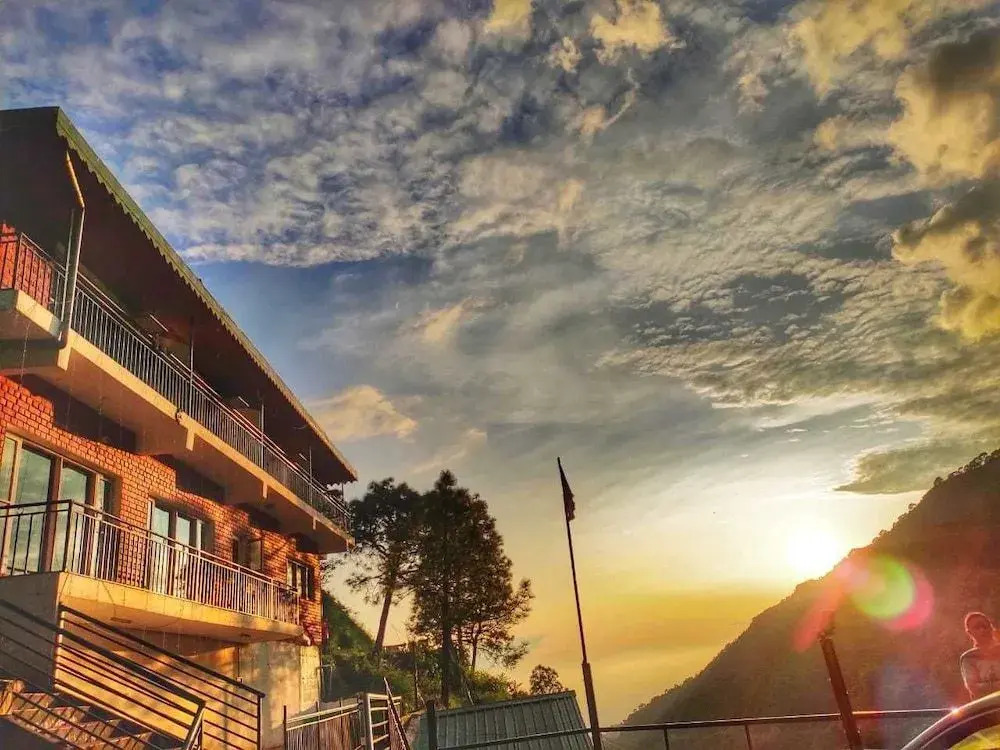 Safarmaina Resort