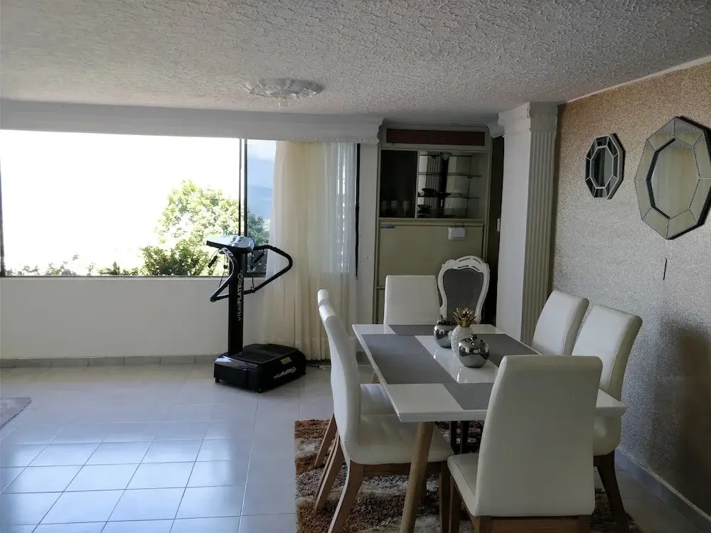 Luxury Modern & Elegant Estrato