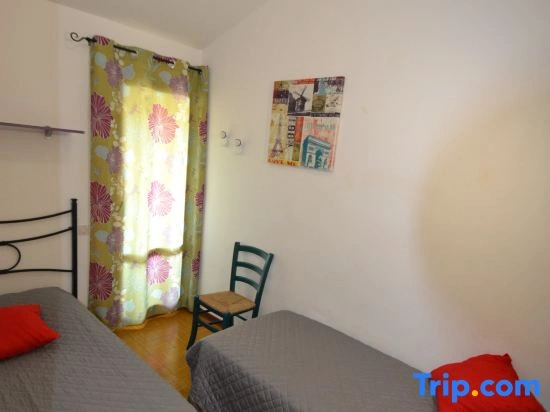 Comfy Flat With Garden and Pool