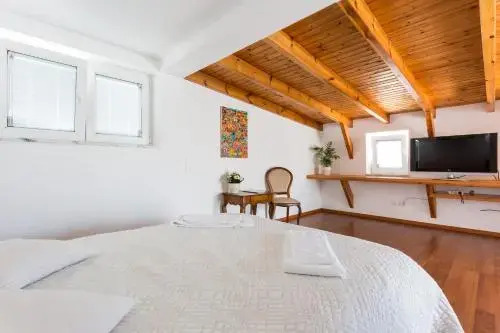 Carol's Beco Apartments by Seewest