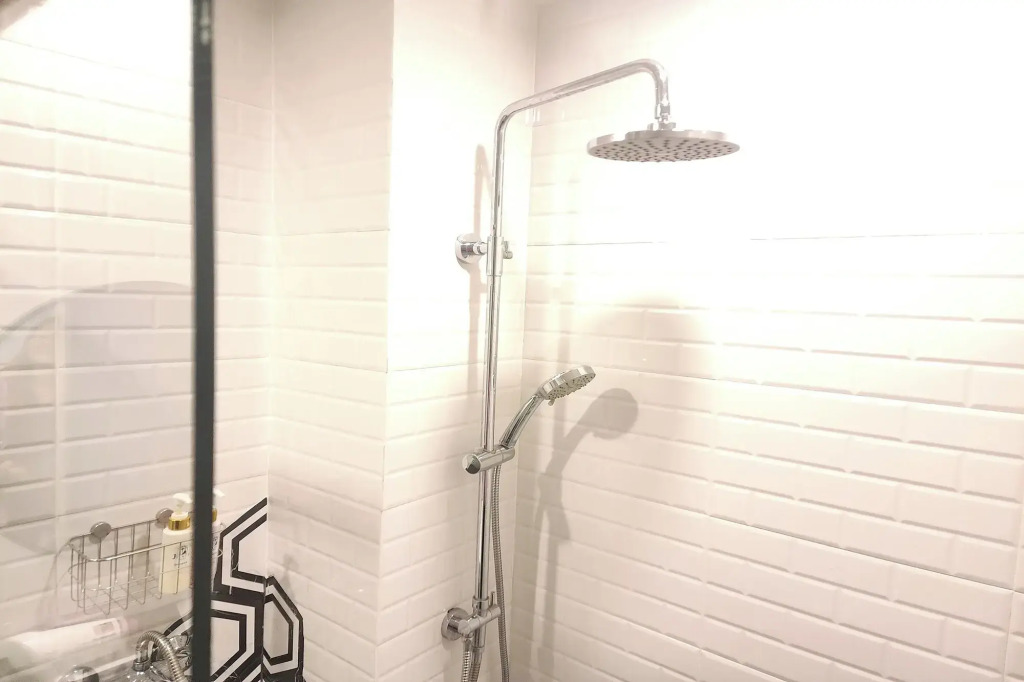 J PLACE HOTEL