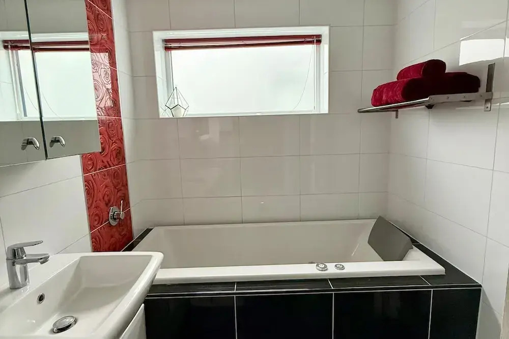 3 Bed-sleeps 6-hot Tub-pet Friendly-parking