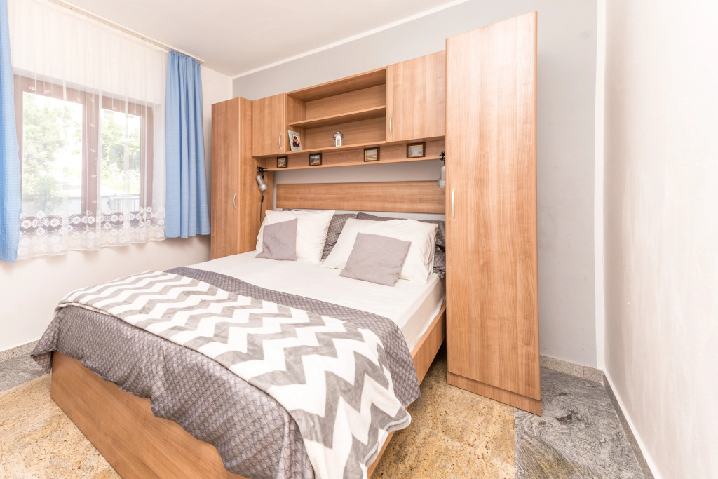 Silver Apartment