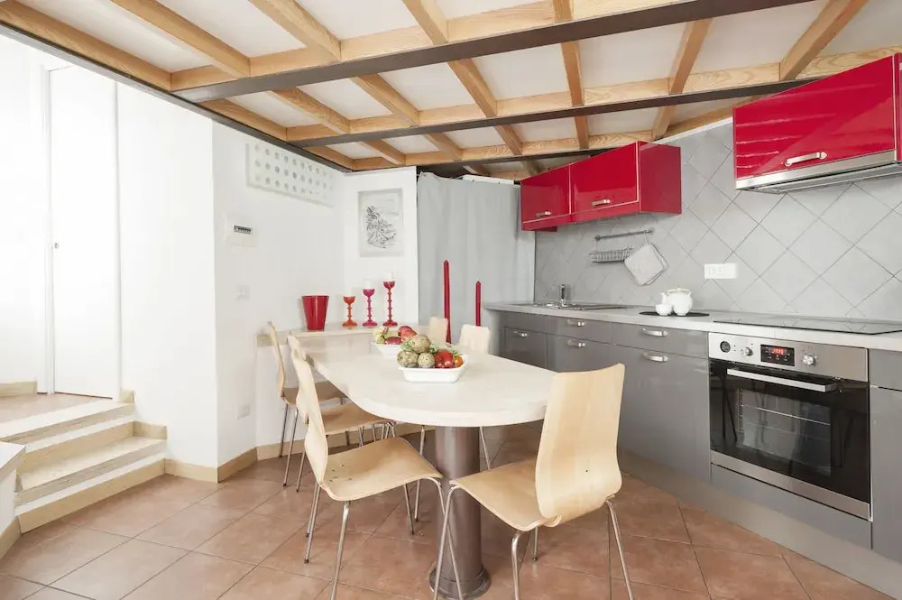 Inviting 3-bed Apartment in Roma 4mins to Colosseo