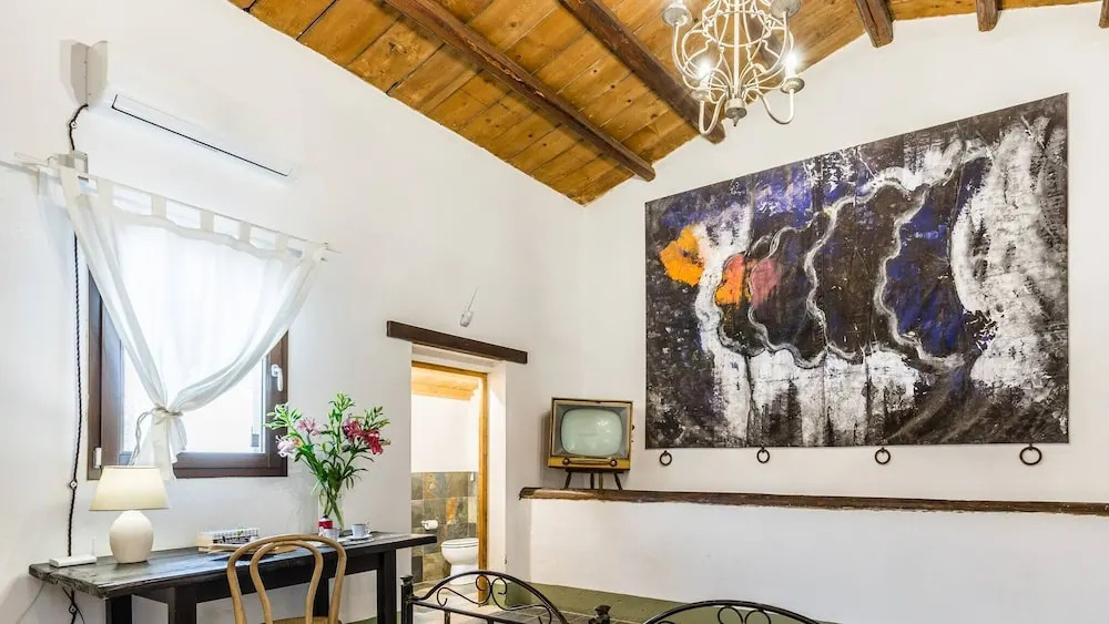 Authentic Sicilian Charm, pool, sea view, wi-fi & parking