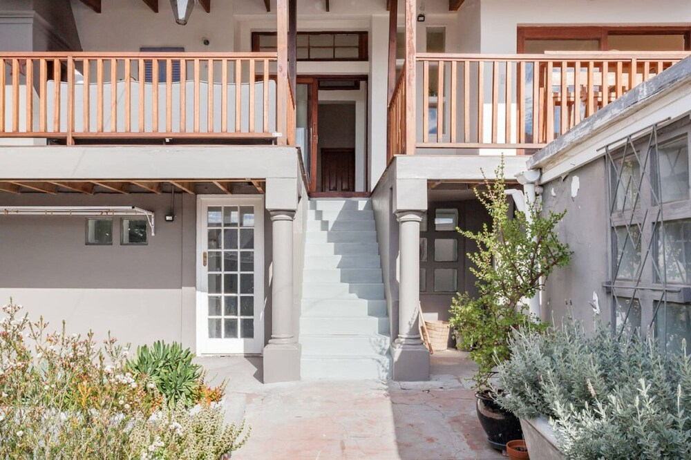 Spacious 3-bed Sunlit Comfort Power Backup