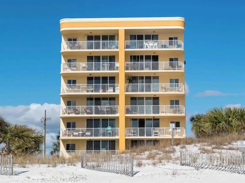 Dune Pointe 201: DON'T MISS OUT! AMAZING BEACH CONDO FREE BEACH SERVICE &more