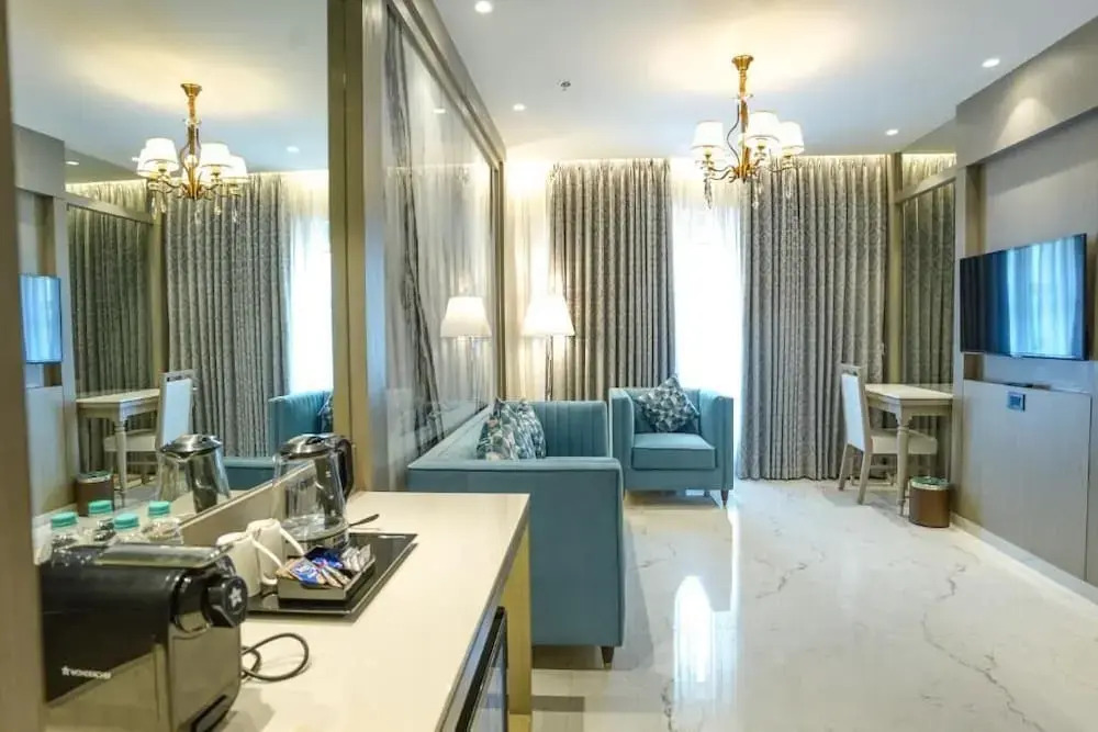 InstaFeel Hotel
