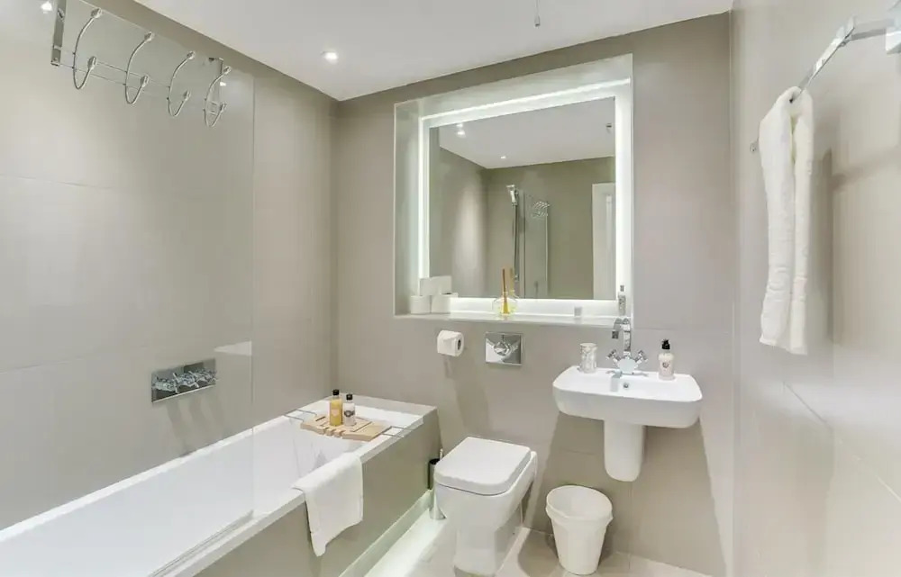 Modern, Central East London City Apartment