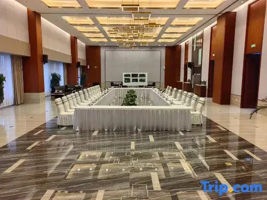 Yatai Conference Center Hotel