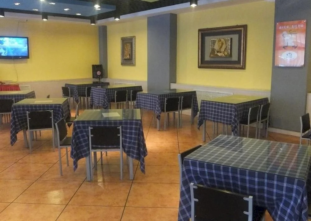 Super 8 Hotel Plaza North Road