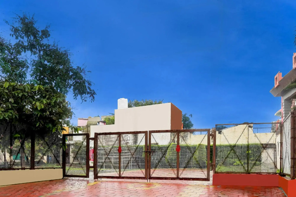 OYO 27960 Hotel Divya Sai Palace
