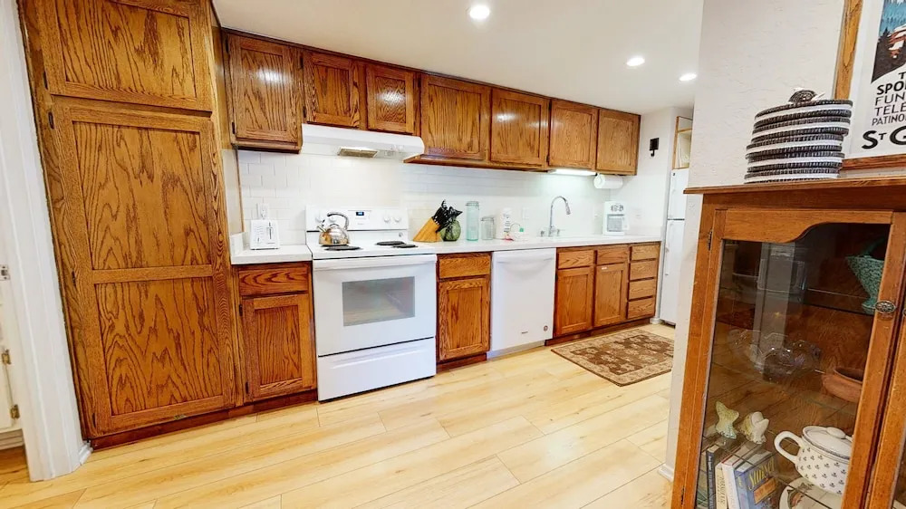 La Residence - Shared Pool, Hot Tub & More!
