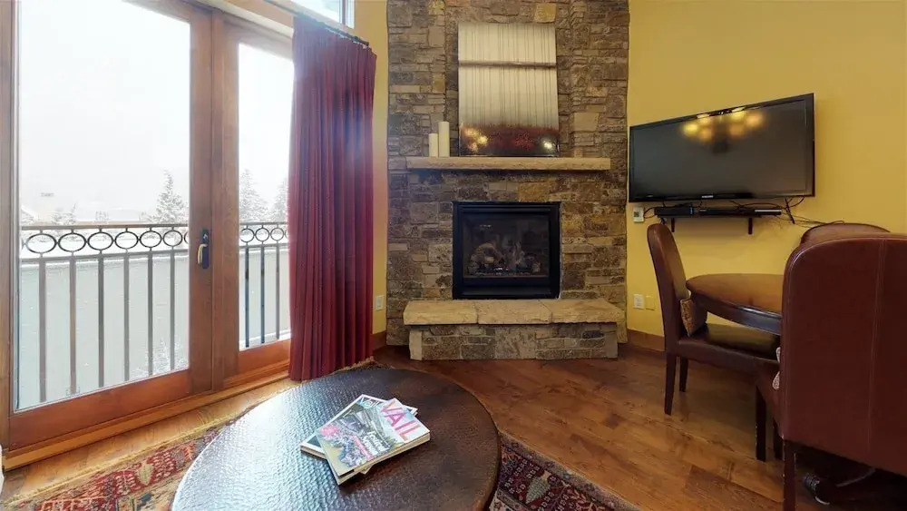 Luxury 3 Bedroom Lionshead Village Condo With Rooftop Pool, Hot Tubs