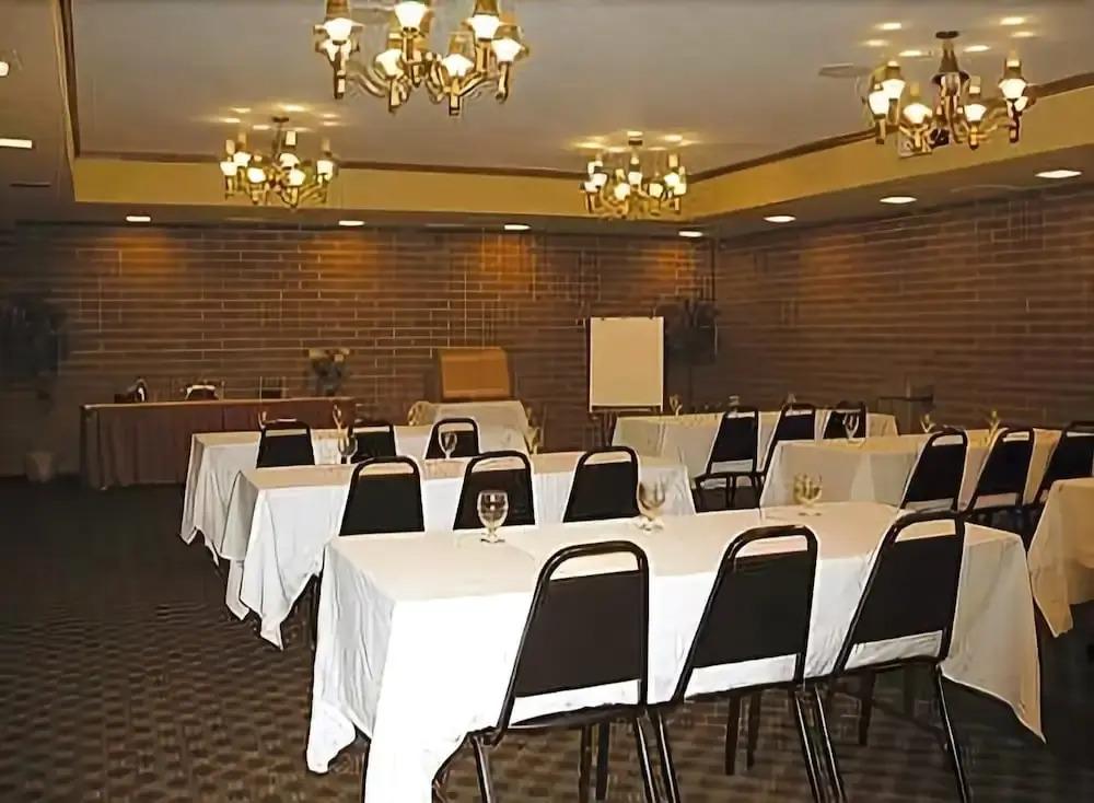 Airport Inn Hotel