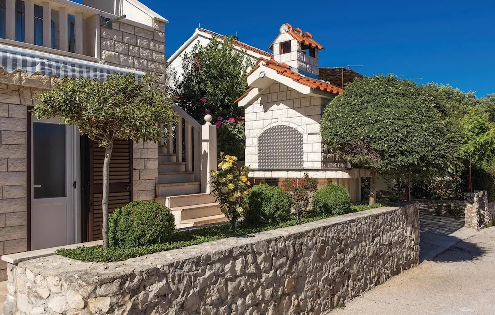 Awesome Home in Okrug Gornji With Wifi and 3 Bedrooms