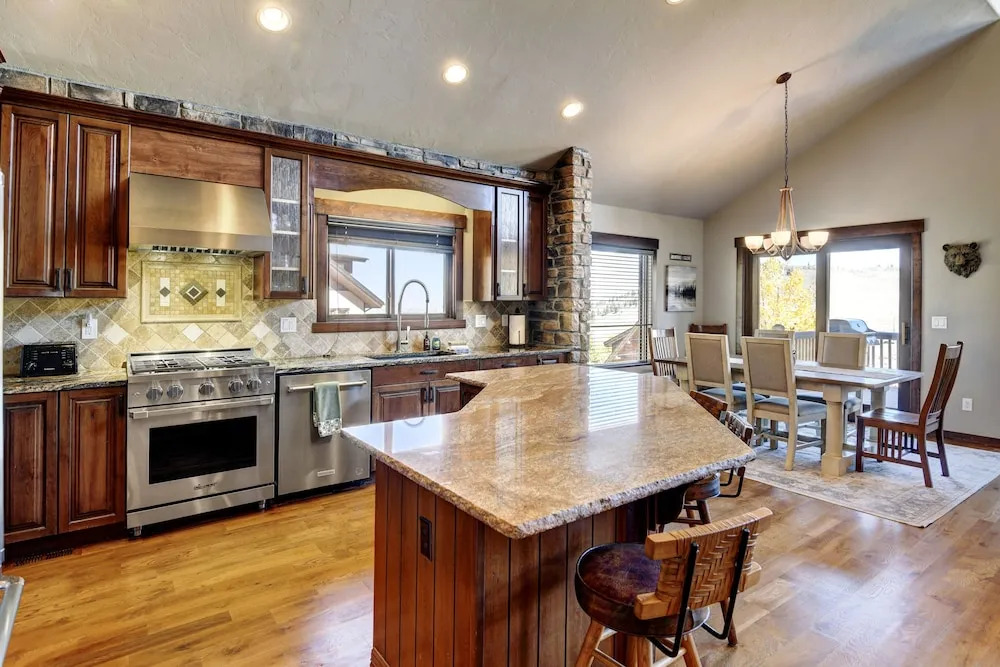 Indian Trail Cabin 5 Bedroom Cabin by RedAwning