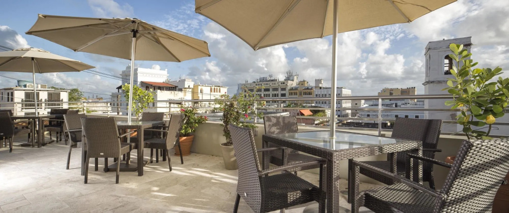 Decanter Hotel