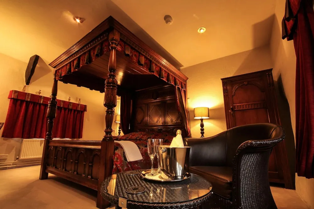 The Oxenham Arms Hotel Devon