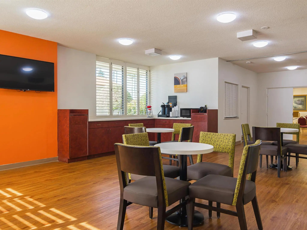 Motel 6-Newnan, GA