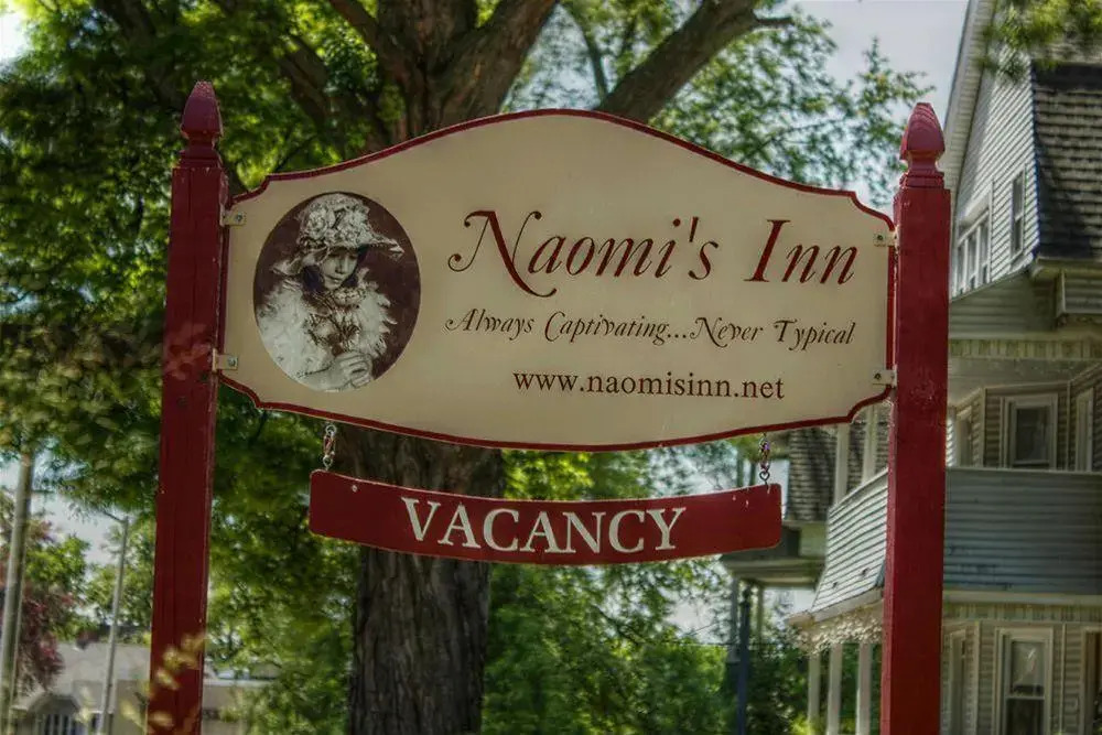 Naomis Inn Bed & Breakfast