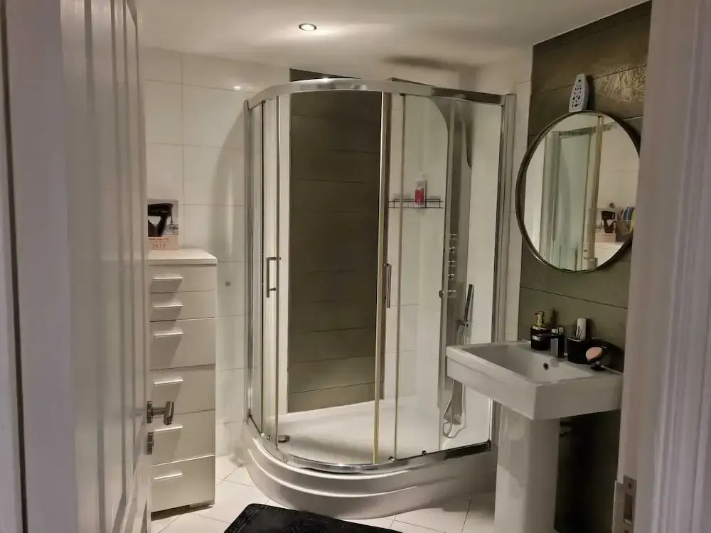 This is a two Bedroom Apartment Right in the Centre of Birmingham new Street